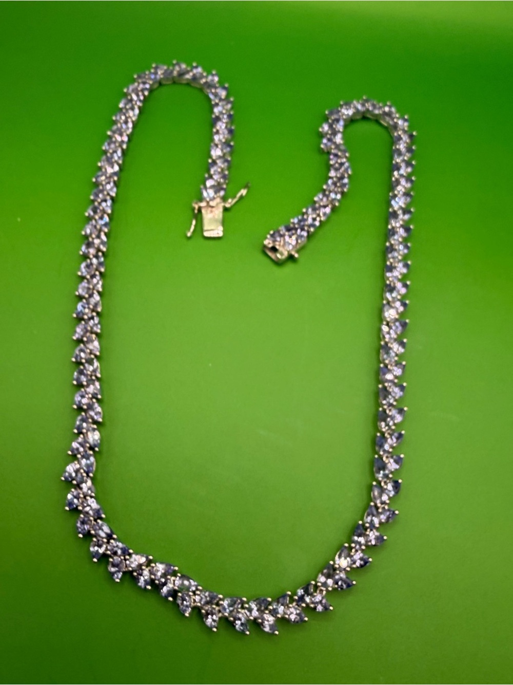 925 Sterling Silver 31.10 Ctw Tanzanite Tennis Necklace 18”.